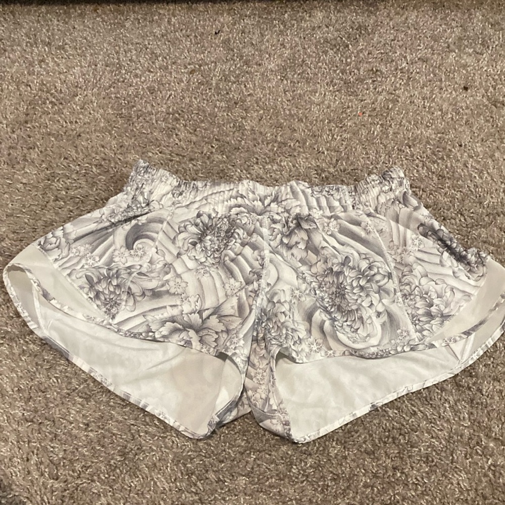 Lululemon Athletica Gray Patterned Athletic Shorts